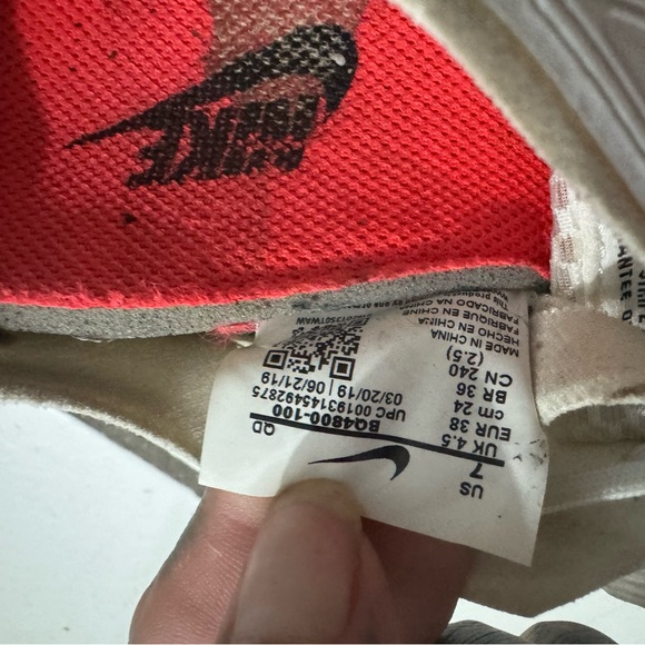 nike sneakers - Picture 3 of 6